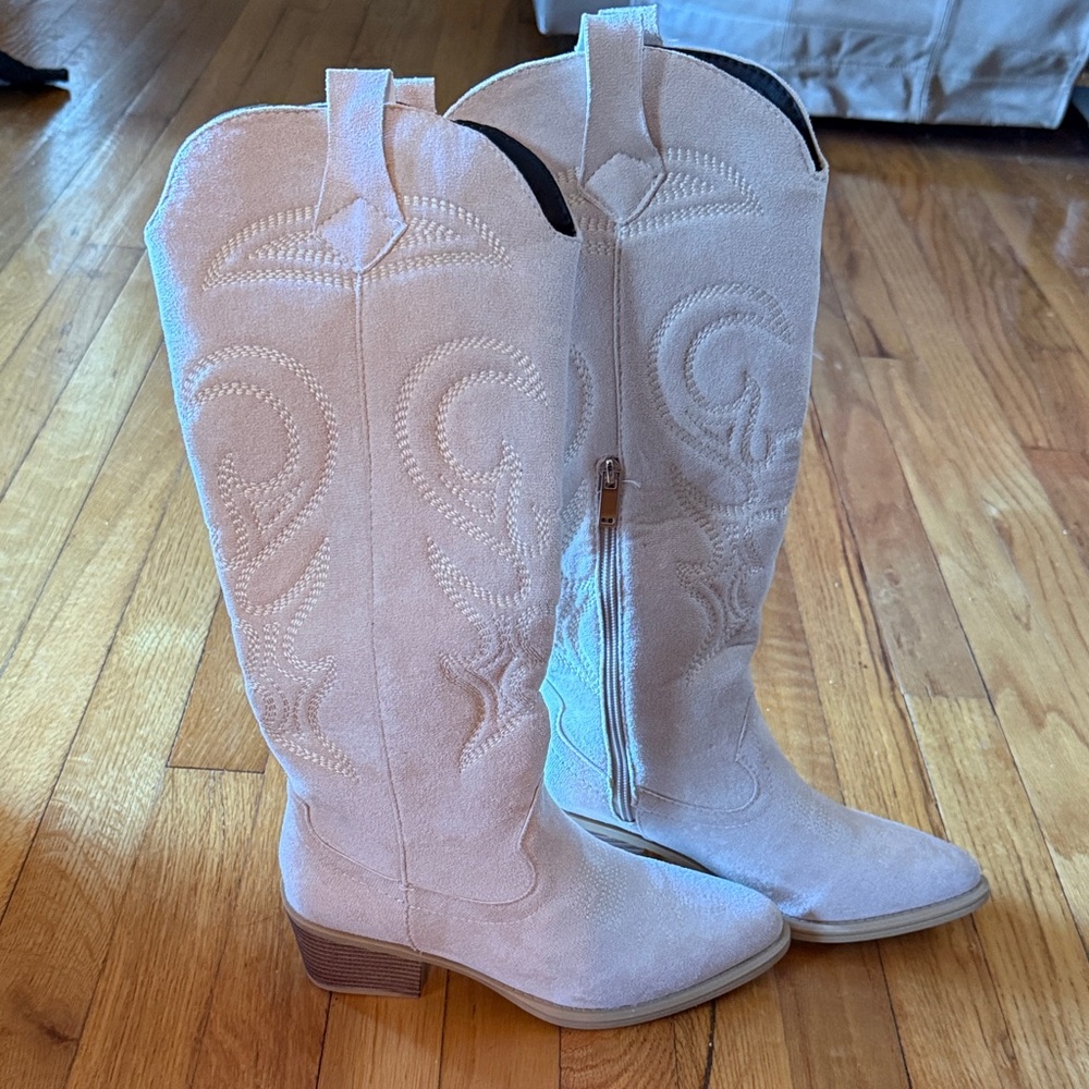 Elegant Cream Western Boots